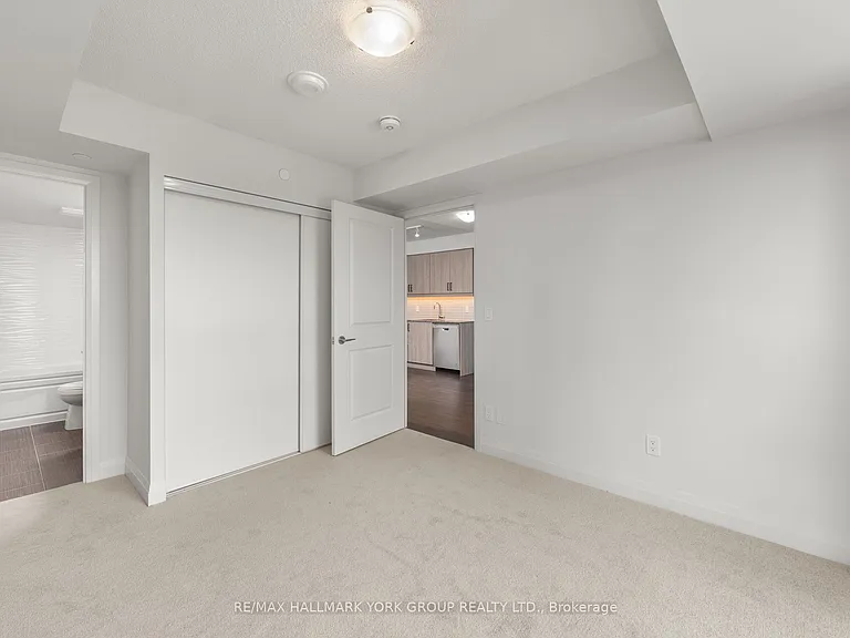 20 Meadowglen Pl #903 — Photo 18