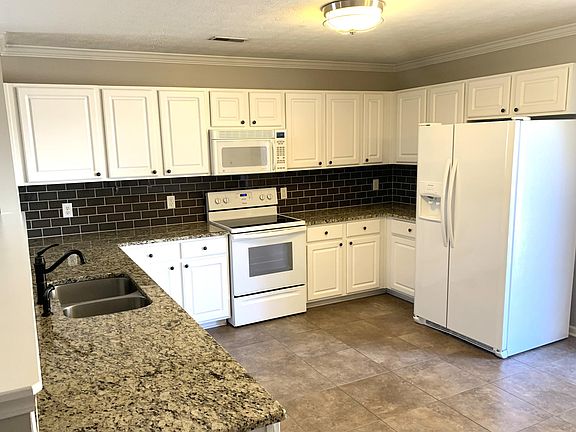 3rd image of 119 Trail Ridge Way