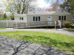 46 N Evergreen Dr, Selden, NY 11784