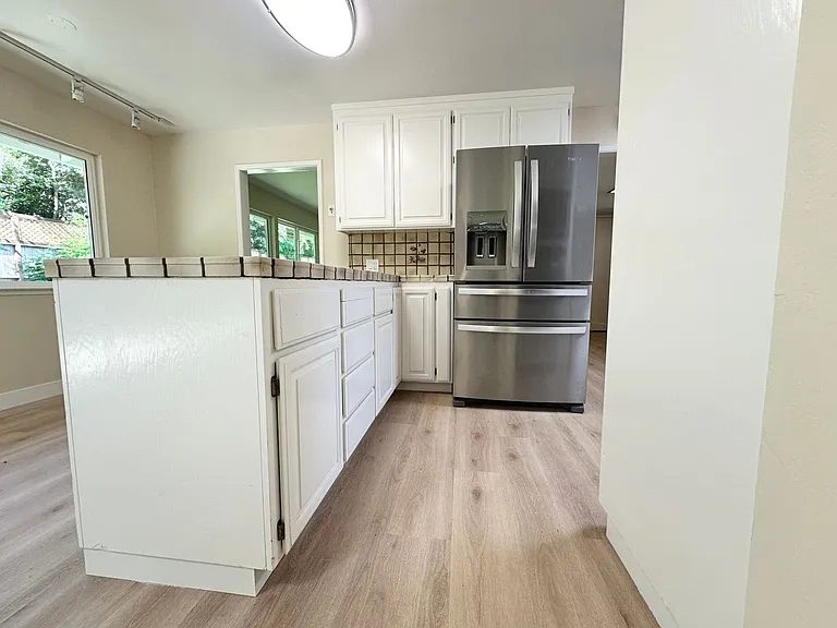 2214 Vineyard Ct — Photo 6