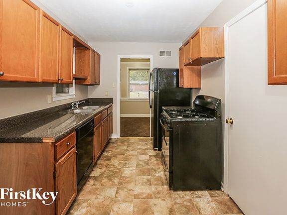 4th image of 3044 Bluffdale St