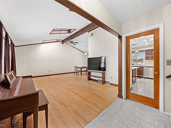 5th image of 2695 Berkshire Cir