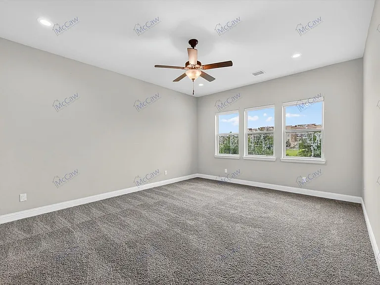 4224 Riverside Dr — Photo 12