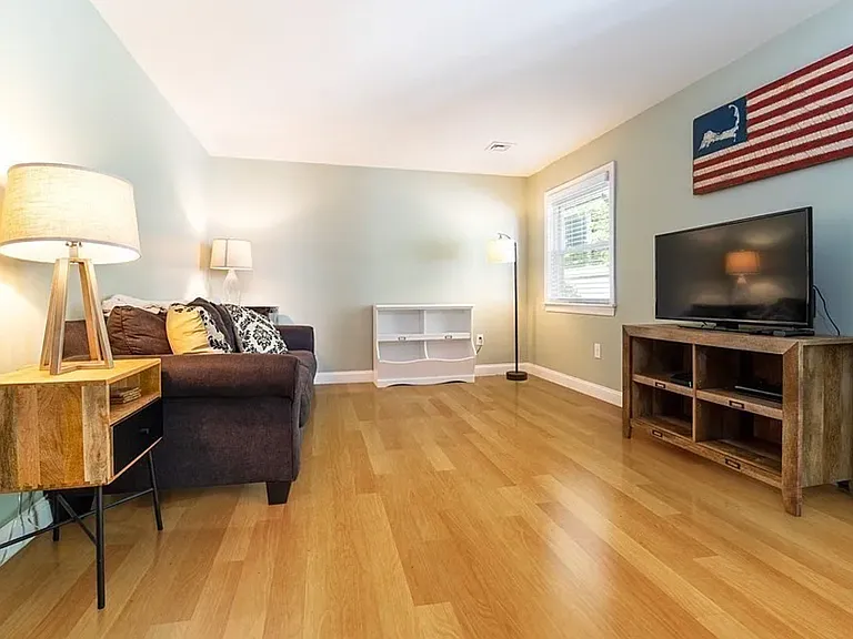 602 E 2nd St #C — Photo 10