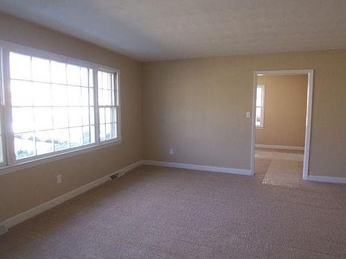 3rd image of 63 Cambridge Dr