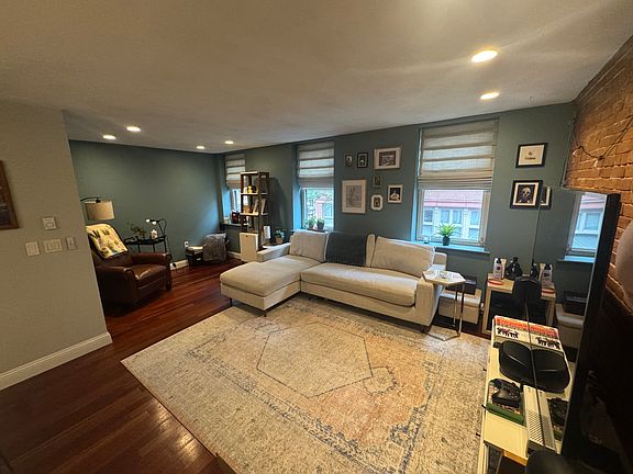 2nd image of 113 Fulton St APT 2