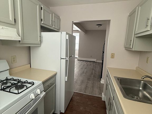 4th image of 40 Winthrop St APT 4