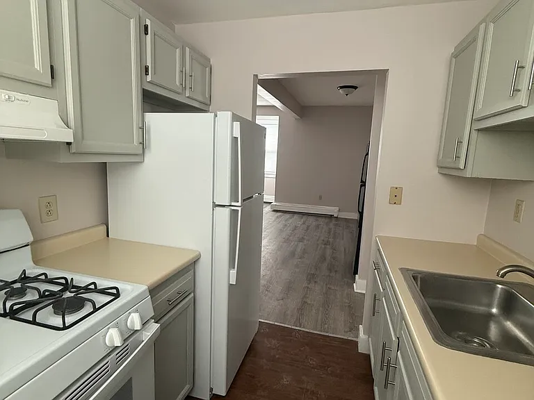 40 Winthrop St #4 — Photo 9