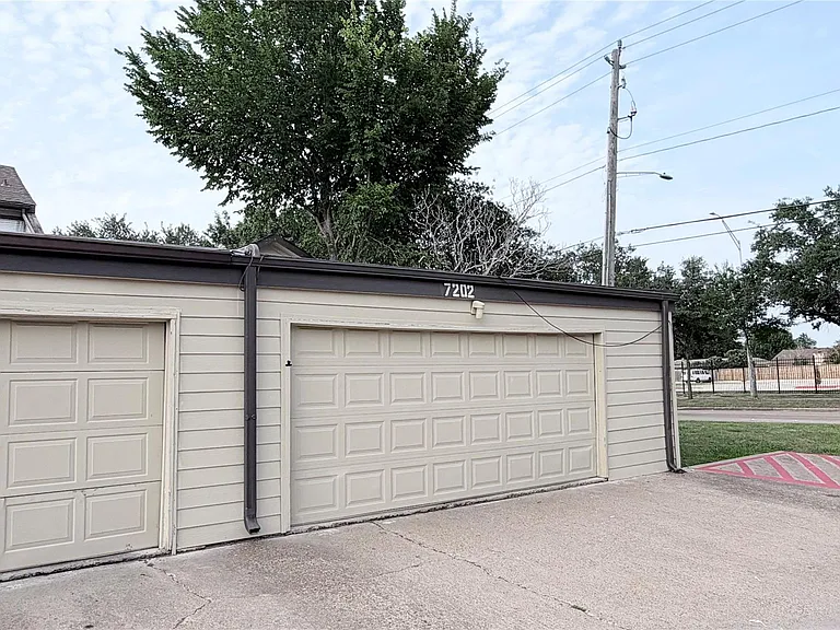 7202 S Dairy Ashford Rd — Photo 39
