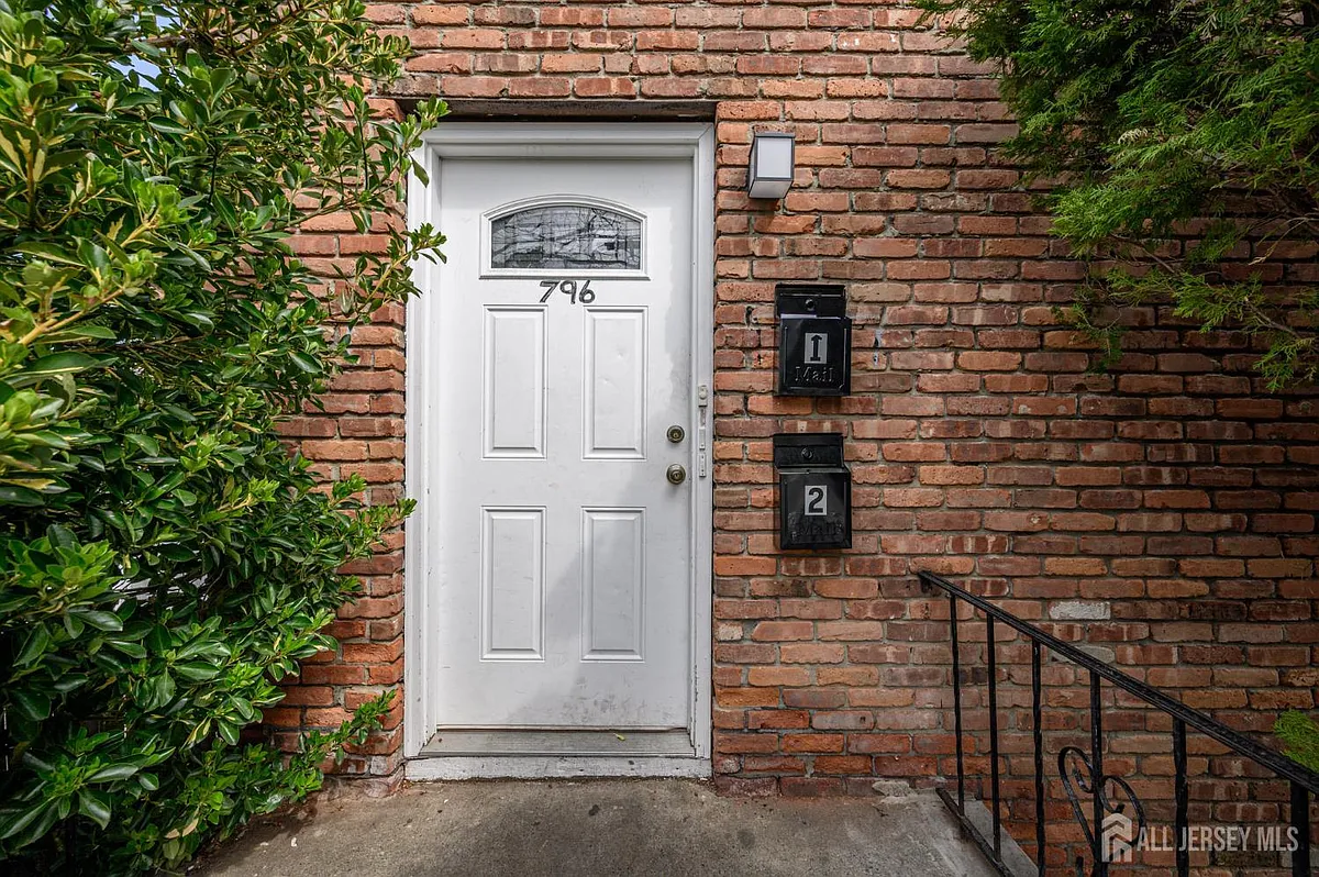 Building Photo - 796 Inman Ave #1