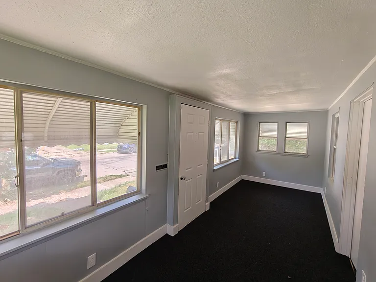 886 Stoner St — Photo 4