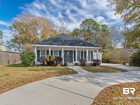 2nd image of 126 Lake Forest Blvd