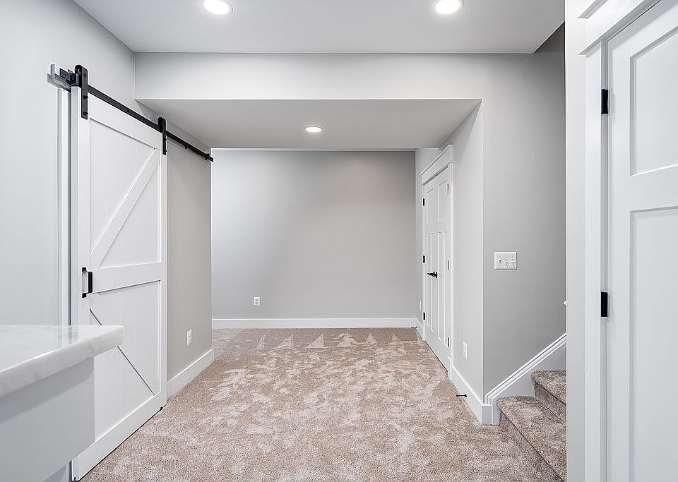 1st image of 6 Sorrel Ln