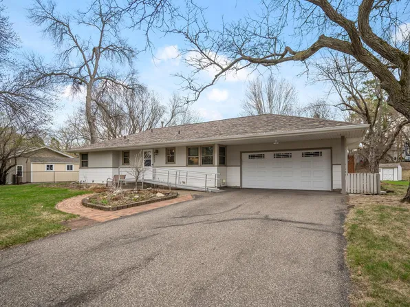 16217 Woodland Ln, Minnetonka, MN 55345