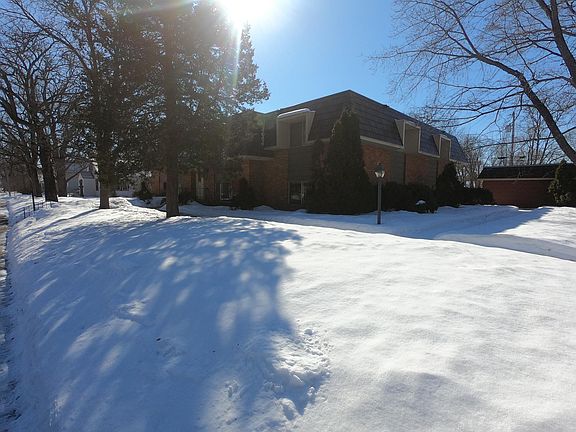 4th image of 1015 9th Ave N