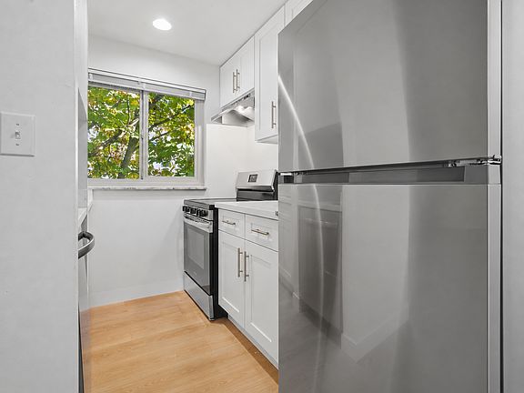 5th image of 5247 15th Ave NE APT 301