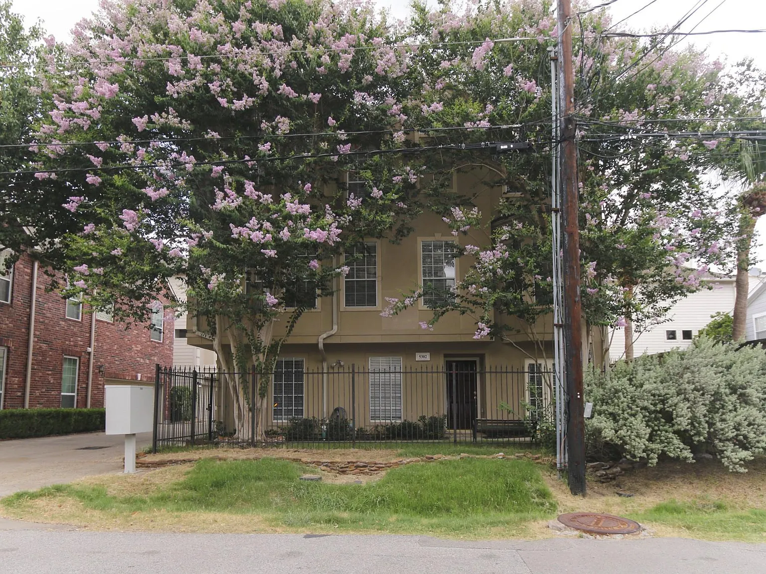 3 bed, 4.0 bath, 1941 sqft, $2,900 — Photo 3