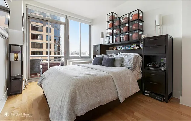 Rented by Douglas Elliman | media 19