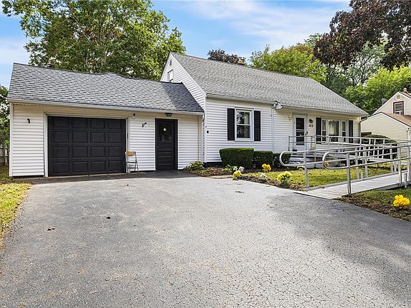 3rd image of 122 Harvest Dr