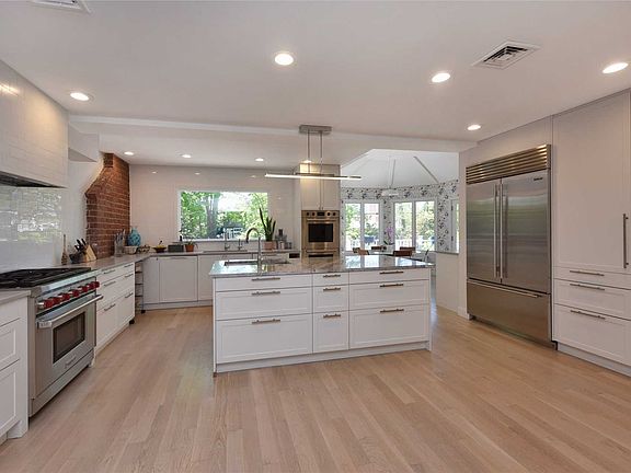 5th image of 1342 Boxwood Dr W