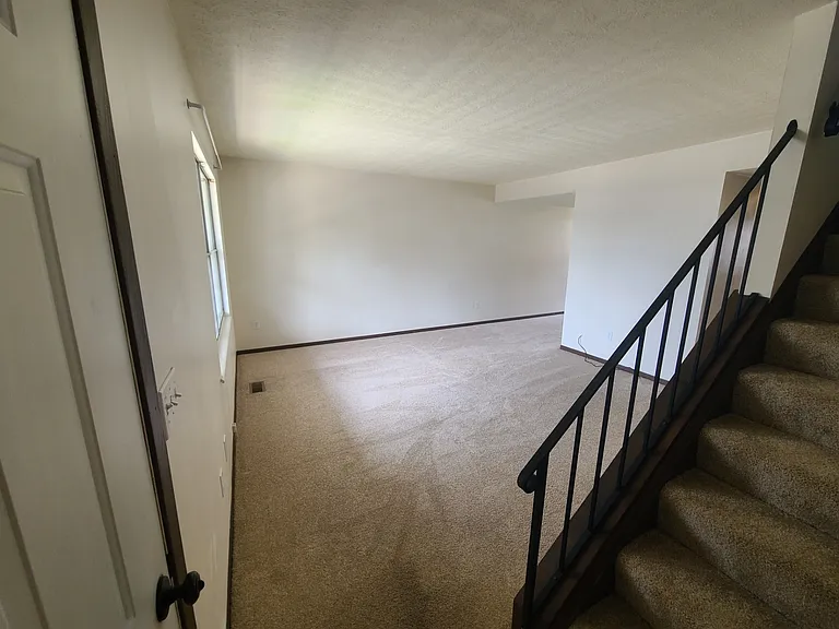 139 E Pike St — Photo 8