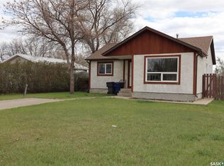 225 Westview Dr N, Coronach, SK S0H0Z0