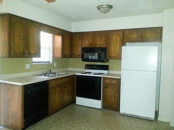 3rd image of 2526 NW 6th St