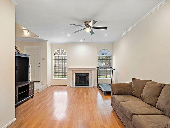 3rd image of 7941 Knight Rd #20