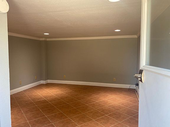 3rd image of 182 Acacia Ave