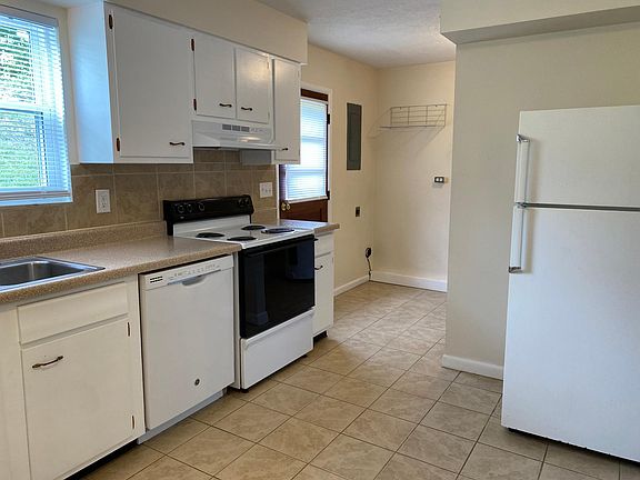 5th image of 1568 Main St APT 3