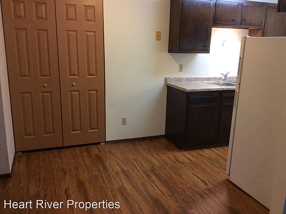 3rd image of 162 9th Ave E #8808639