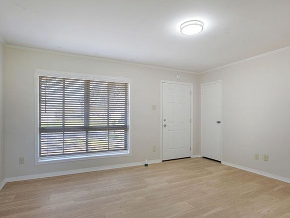 5th image of 701 Churchill Dr