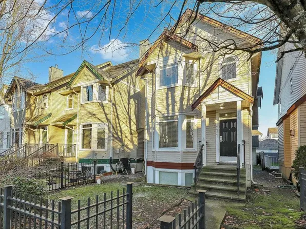 6626 Hampton Blvd E, Surrey, BC V3W 1N2