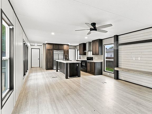 5th image of 809 Burney St