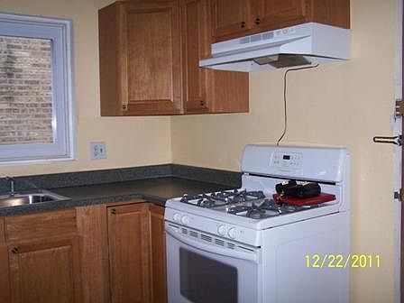 5th image of 2439 W Lunt Ave APT 3B