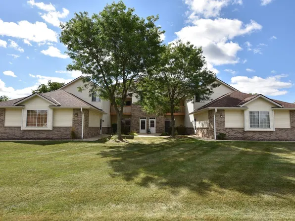 4936 West Maple Leaf CIRCLE, Greenfield, WI 53220