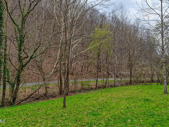 4th image of 1795 Bear Hollow Rd