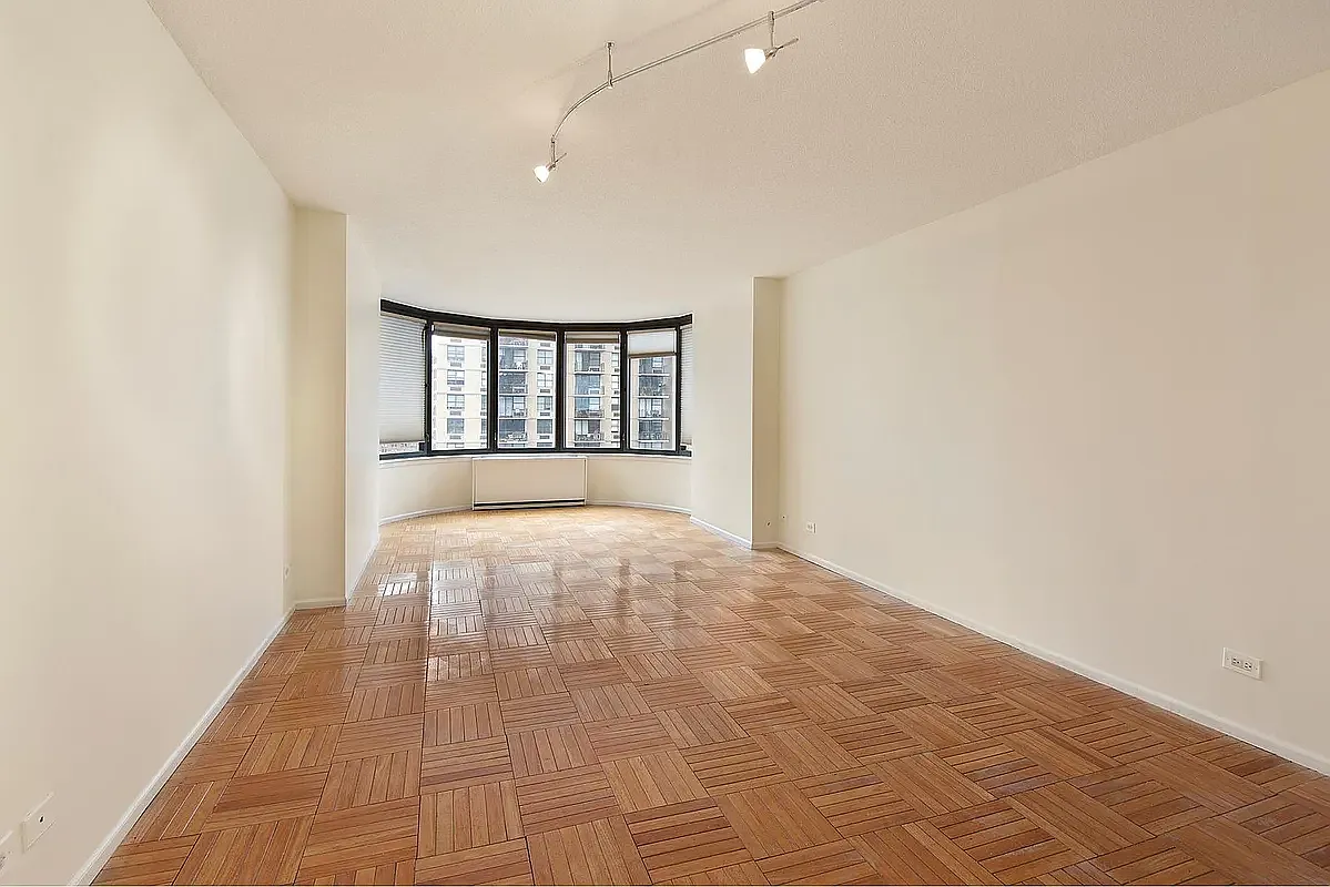 330 East 38th Street — Photo 1