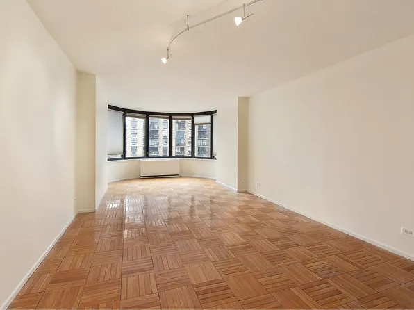 330 E 38th St, New York, NY