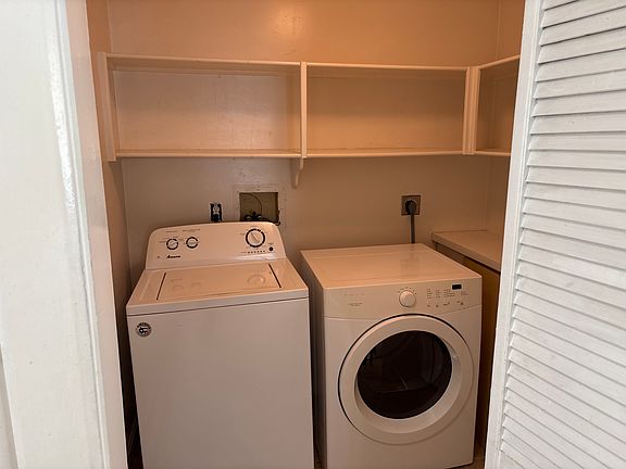 3rd image of 18 Howland St Floor 1