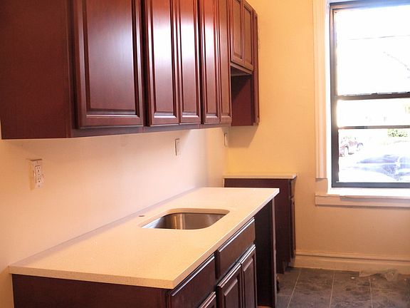 5th image of 712 E 27th St APT 6A