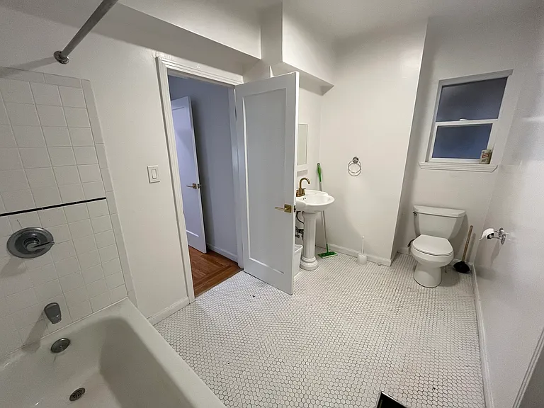 2415 Bryant St — Photo 4