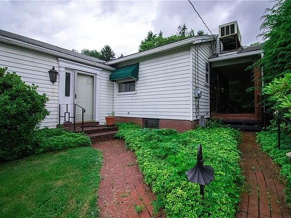 3rd image of 829 Cribbs St