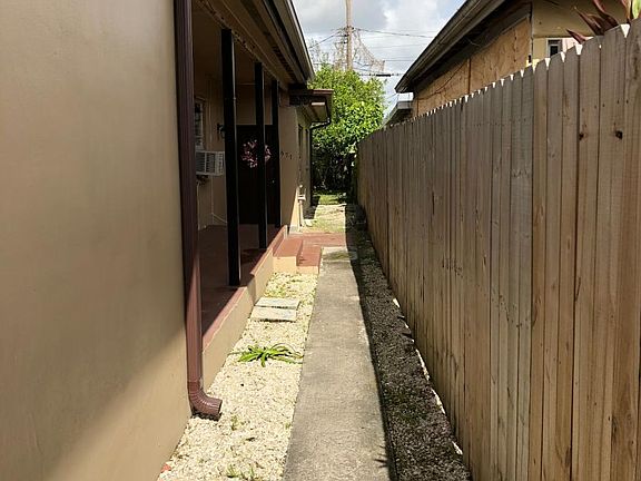 Duplex - back unit entrance