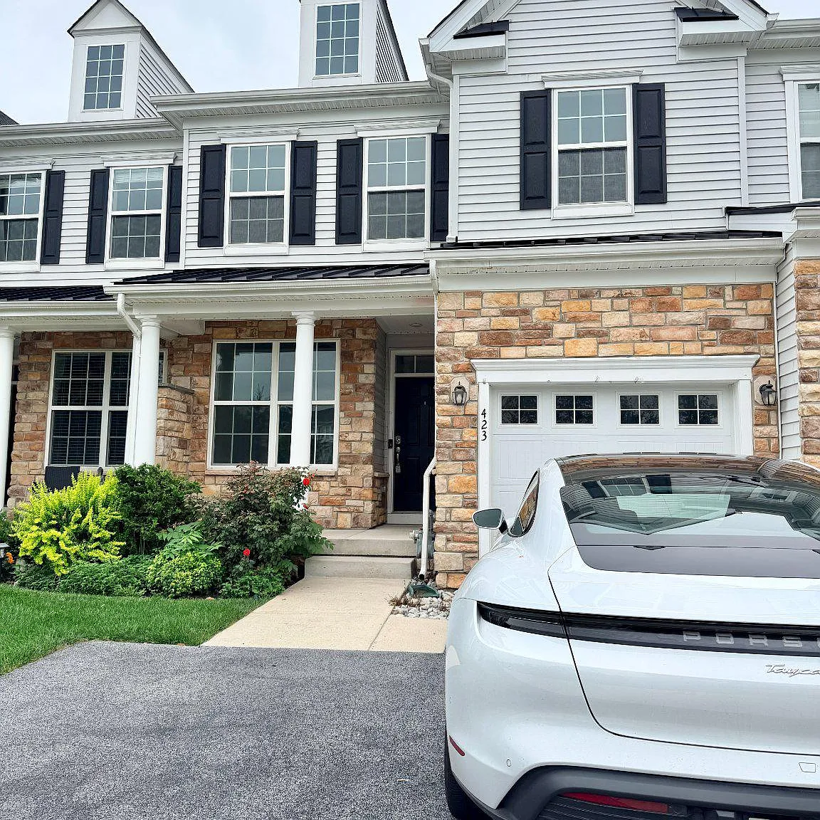 3 bed, 3.5 bath, 2781 sqft, $3,650 — Photo 1