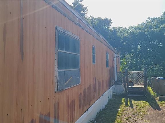 5th image of 1683 Magnolia Ln