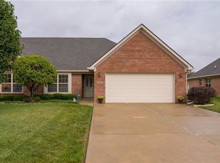 4804 W Harrisburg Ct, New Palestine, IN