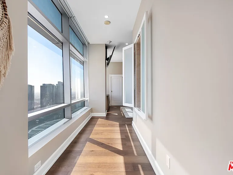900 W Olympic Blvd #32G — Photo 9