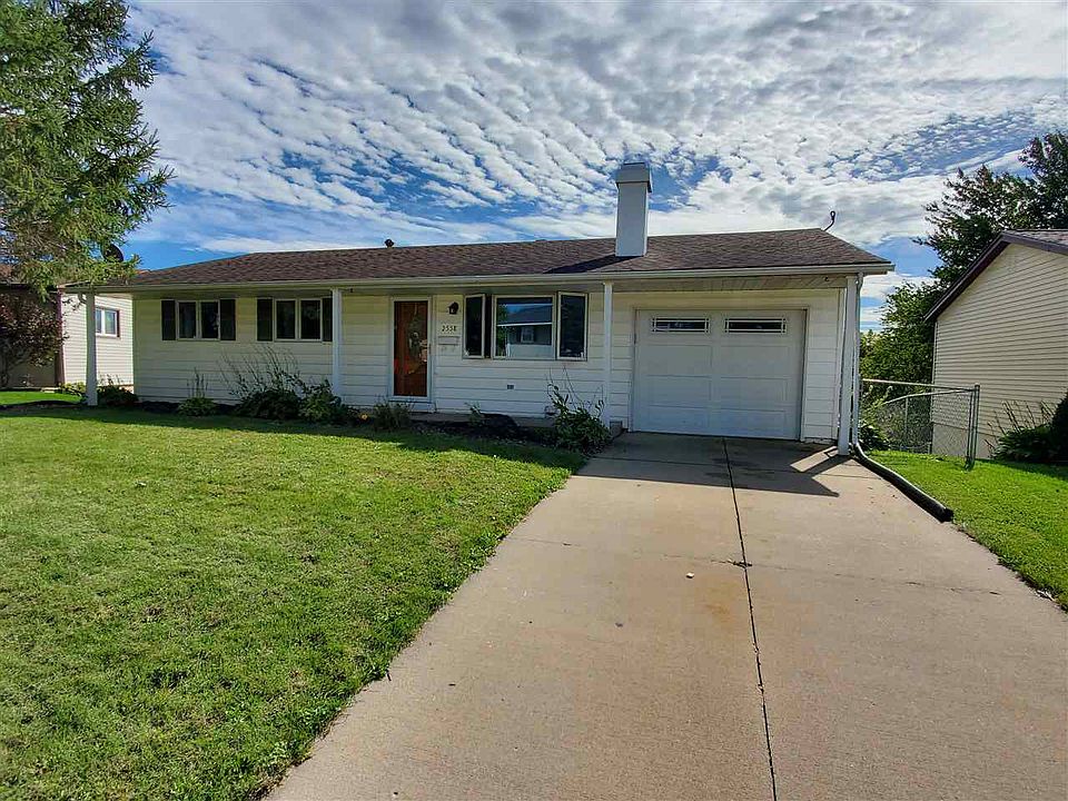 1st image of 2558 Rosewood Dr