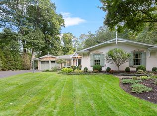 14 Green Valley Dr, Green Brook, NJ 08812